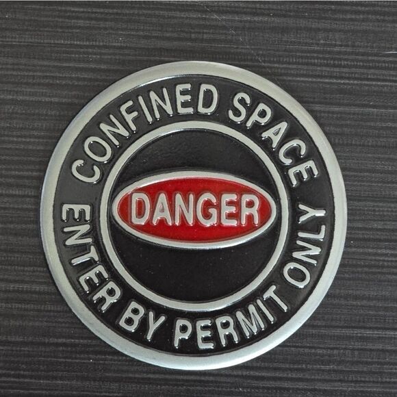 Stamped Metal & Enamel Wall Plaque Sign Art Hanging Decor DANGER CONFINED SPACE - Picture 1 of 2